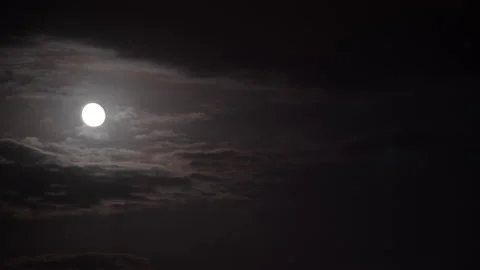 Cloudy Moon Timelapse Night Stars 4K Vídeos de archivo 133584936