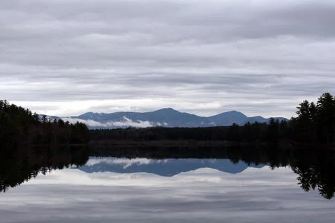 Cloudy mountain landscape reflection 스톡 사진