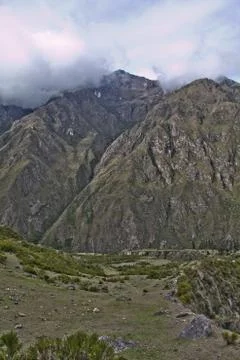 Cloudy mountain range on the Inca Trail to Machu Picchu. A awesome hiking t.. Foto stock