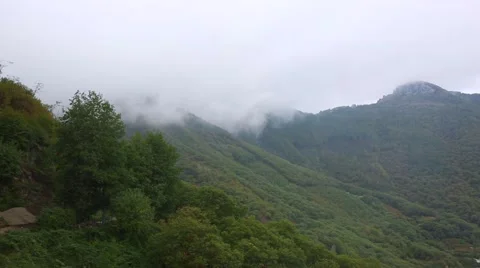 Cloudy mountains Video stock 68990628