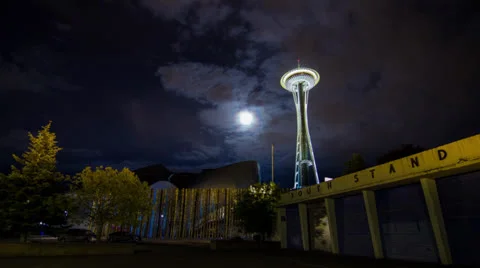 Cloudy Night in Seattle by the Space Needle 스톡 동영상 24975855