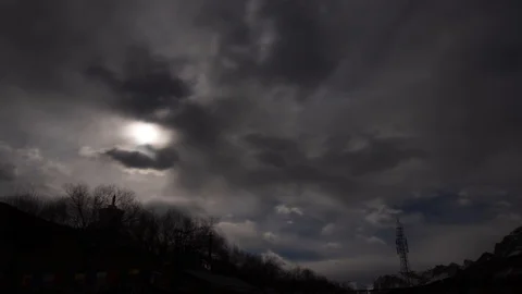 Cloudy night sky timelapse 스톡 동영상 121962710