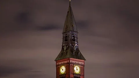 Cloudy Night Timelapse of Copenhagen's Historic Clock Tower Scene Video stock 312982232