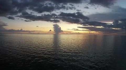 Cloudy Ocean Sunset 库存影片 41731354