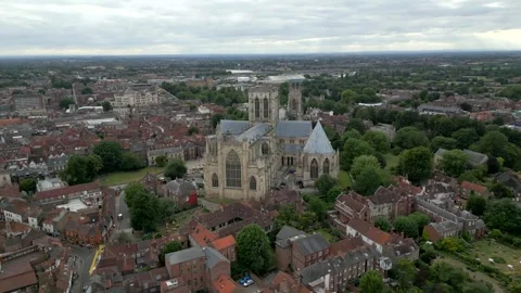 Cloudy overcast aerial view of York Minter Cathedral in England Vidéo 240656308