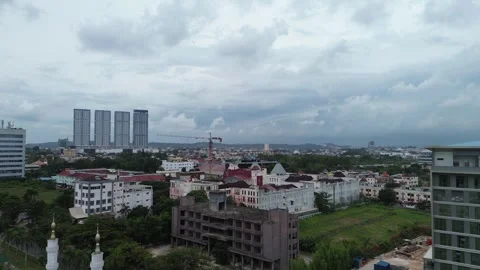 A Cloudy Panorama of the Metropolis: Exploring a Thriving City with Contemporary 動画素材 319608393