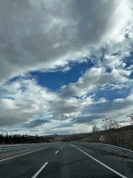 Cloudy road landscape Stock-Fotos