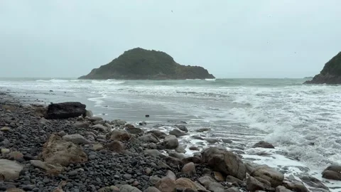 Cloudy rocky shore Video stock 322911952