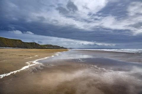 Cloudy skies over Cornwall sandy beach Foto stock