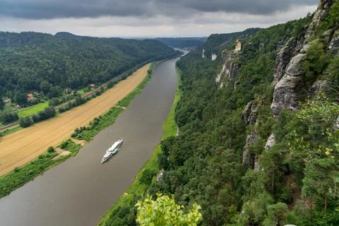 Cloudy sky above the Elbe river at Bastai Park in Sachsen, Gemany 스톡 사진