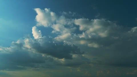 Cloudy Sky Background In Evening. Cloudscape Has Been Developing In Gorgeous Foto stock