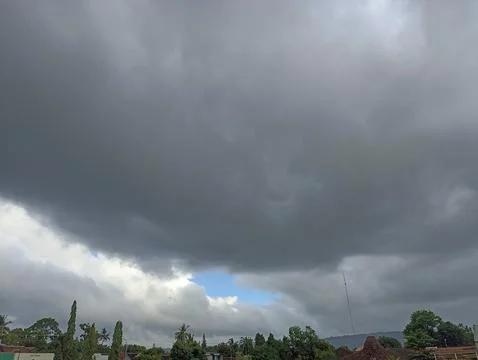 Cloudy sky. Black clouds are a sign that it will rain Foto stock