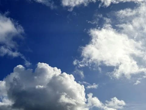Cloudy Sky with Cumulus Clouds over a Natural Landscape Foto stock