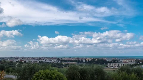 Cloudy sky over the city 動画素材 94343185