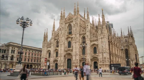 Cloudy sky over Milan's cathedral. Video stock 54664246