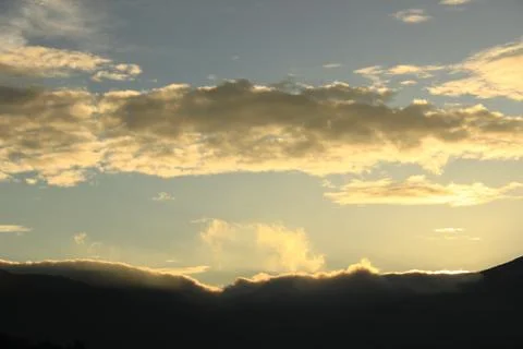 Cloudy sky over Mount Sindoro. black clouds with morning sunlight Foto stock