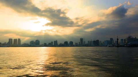 Cloudy sky over skyscrapers at sunset, Odaiba, Tokyo, Japan. Stock-Footage 79034907