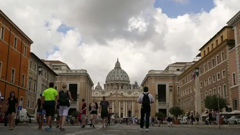 Cloudy sky over St. Peter's Basilica, time lapse. Vatican city, 29 June 2017. 스톡 동영상 82304172