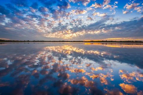 Cloudy on sky is reflecting on water Foto stock