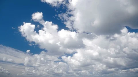 Cloudy sky by the sea 動画素材 93634056