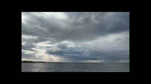 Cloudy sky video clip. Cloud over the sea dramatic video. 4k seascape horiz.. Video stock 303414092