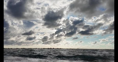 Cloudy sky video clip. Cloud over the sea dramatic video. 4k seascape horiz.. Stock Footage 303415151