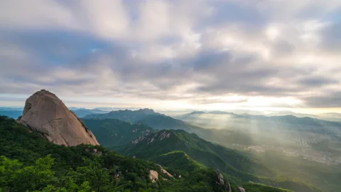 Cloudy slow moving on valley  bukhansan Stock Footage 201970591
