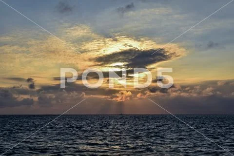 Cloudy sun raise Stock Photos