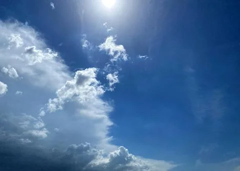 Cloudy sunny sky Stockfoto's