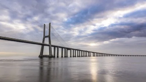 Cloudy sunrise timelapse over the Vasco da Gama Bridge. Lisbon, Portugal 스톡 동영상 78518627