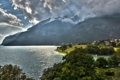 Cloudy sunset on the lake Foto stock