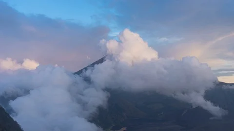 Cloudy sunset at Mount Rinjani Volcano on Lombok Indonesia 4K time-lapse Stock-Footage 99786007