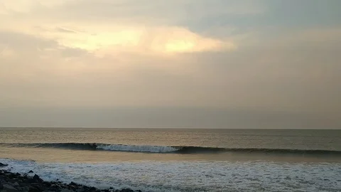 Cloudy Sunset Ocean 動画素材 108933910