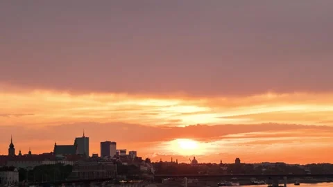 Cloudy Sunset Skyline Timelapse in Warsaw by the Vistula River Video stock 279141879