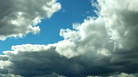 Cloudy time lapse, energy moving cloud on blue sky where clouds change Video stock 112042422