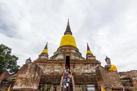 Cloudy Wat Yai Chaimongkol Stockfoto's