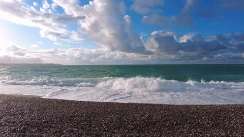 Cloudy waves on Konyaalti beach Video stock 323585161
