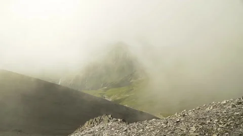 Cloudy weather on top of mountain 库存影片 141953523