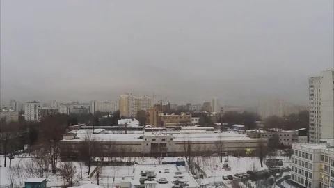Cloudy winter day in city timelapse Video stock 79814762