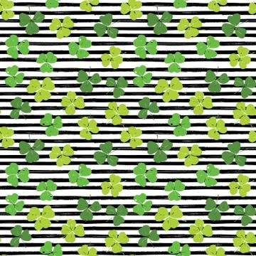 Clover leaf hand drawn doodle seamless pattern vector illustration. St Patric Illustrazione stock