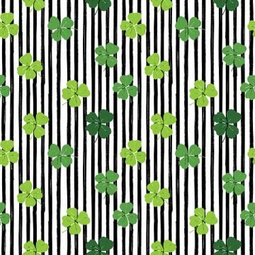 Clover leaf hand drawn doodle seamless pattern vector illustration. St Patric Illustrazione stock