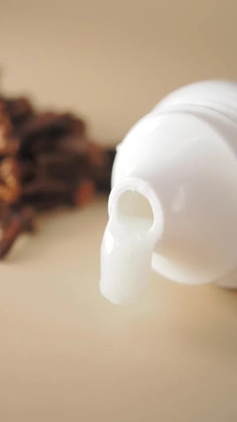 Cloves toothpaste Out of Tube Stock-Footage 339314952