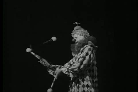 Clown juggling Stock Footage 11353715