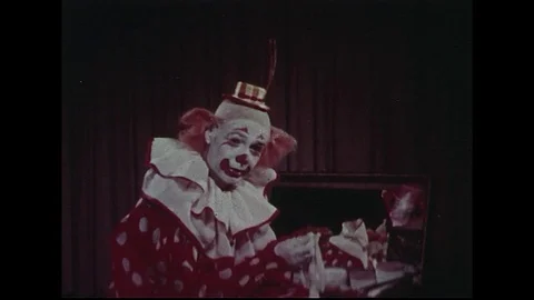 A clown narrates as he finishes starts juggling red balls. Stock Footage