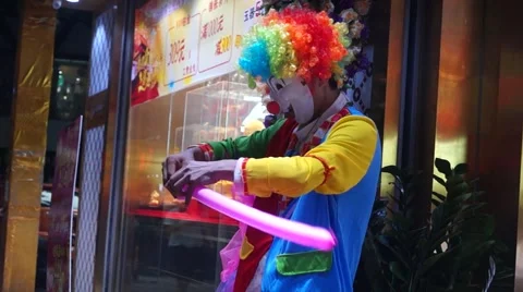 Clown performance balloon to attract popularity Stock Footage 55853834