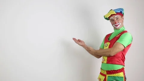 Clown presents information Stock Footage 72815018