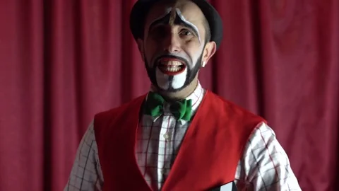 Clown with сlapperboard Stock-Footage 84646162