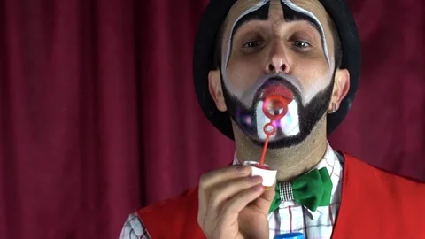 Clown with a smile and bubbles Stock-Footage 85173551