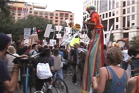 Clown on Stilts at Anti-Globalization Protest in Austin, Texas Video stock 34999249