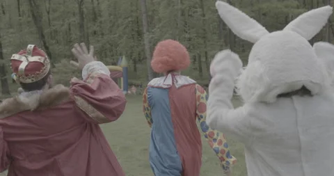 Clown walking into party 스톡 동영상 237547126
